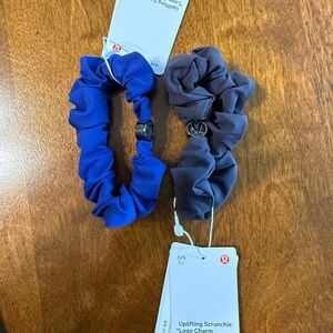 NWT Lululemon Uplifting Scrunchie Hydrangea Blue Gray Pair With Logo Charm RARE